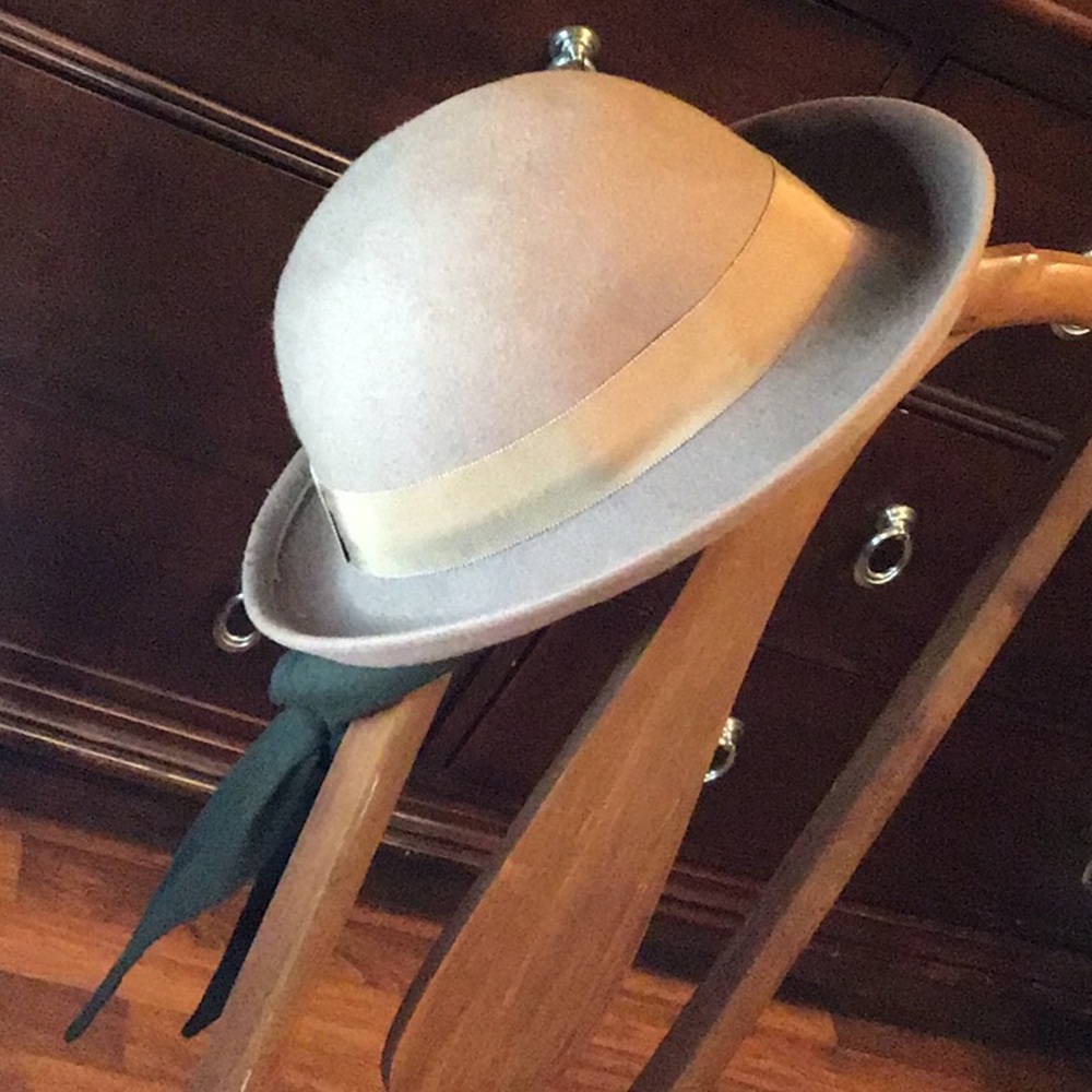 Vintage Ladies Hat ~ 100% Wool ~ Perfect Shape!